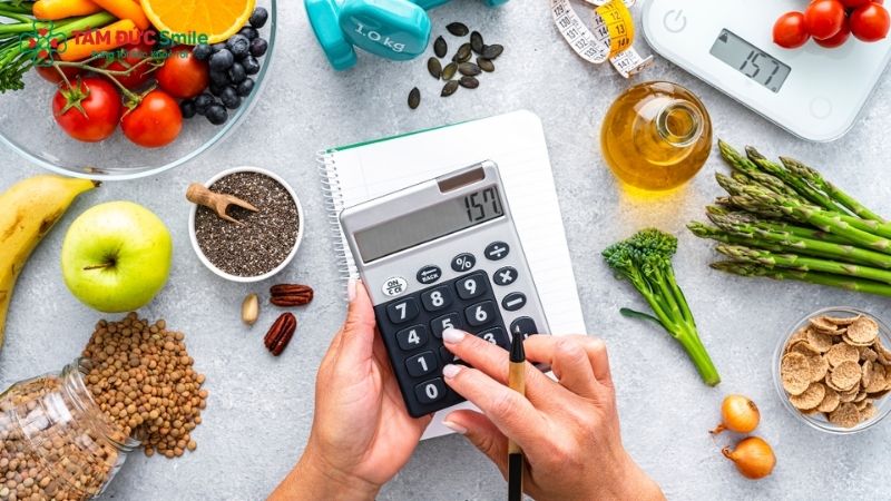 Cách tính calo giảm cân: công thức BMR, TDEE, thâm hụt calo khoa học缩略图