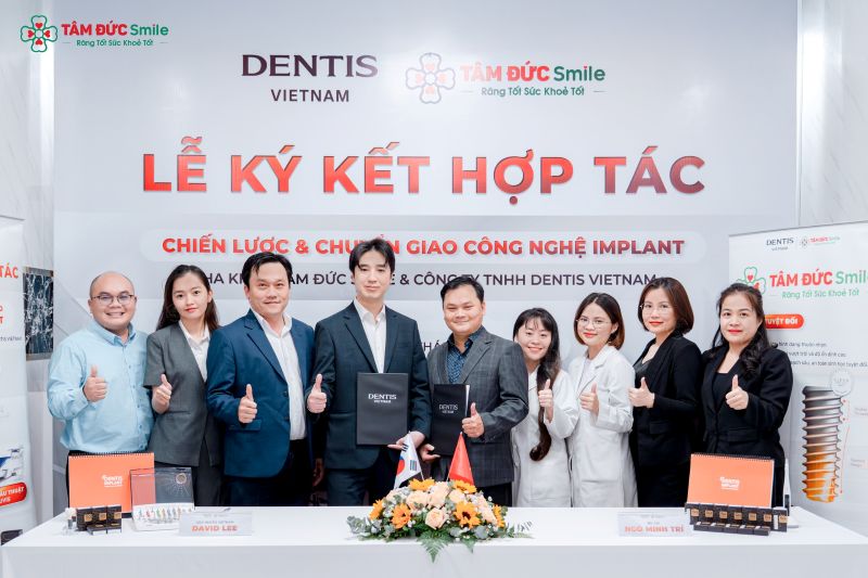 Lễ ký kết hợp tác chiến lược và chuyển giao công nghệ Implant giữa Tâm Đức Smile & Dentis Vietnam缩略图